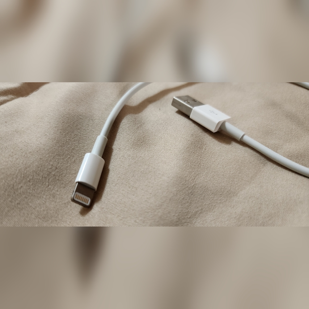 Apple iPad - Space Gray 6th Generation - Picture 11 of 11